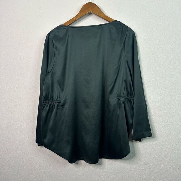 Soft Surroundings Women’s Green Satin V Neck Hidden Button Ruched Top Size L - Picture 8 of 13